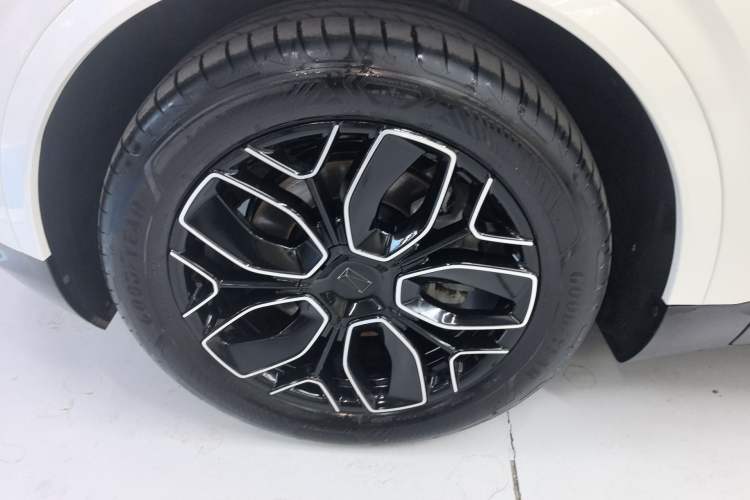 Used Avatr 07 2024 Ultra All-Electric Four-Wheel Drive Left Front Wheel Hub