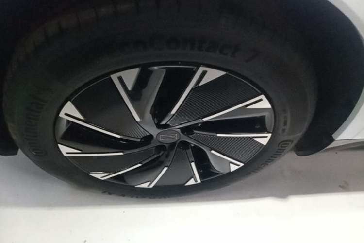 Used Avatr 07 2024 Pro+ All-Electric Version Left Front Wheel Hub