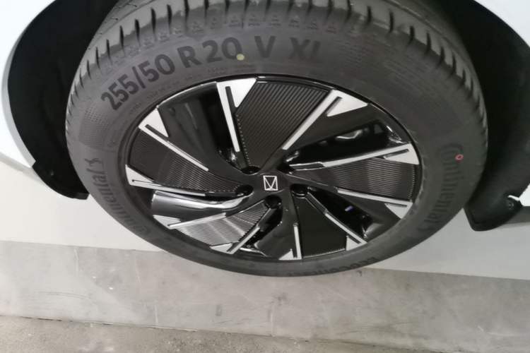 Used Avatr 07 2024 Pro+ All-Electric Version Left Front Wheel Hub