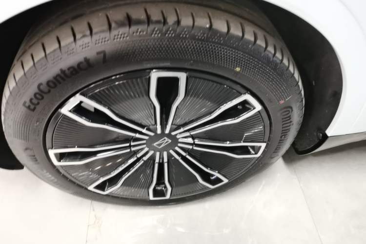 Used Avatr 07 2024 Ultra All-Electric Four-Wheel Drive Left Front Wheel Hub