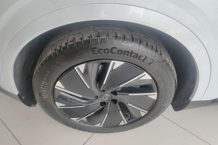 Used Avatr 07 2024 Pro+ All-Electric Version Left Front Wheel Hub