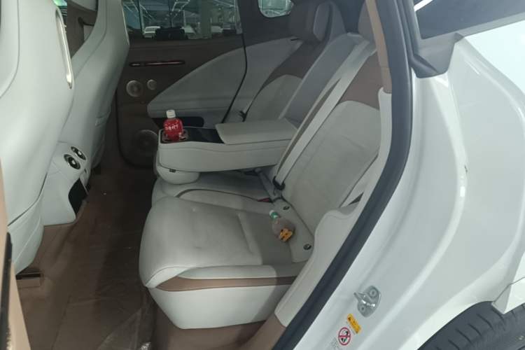 Used Avatr 07 2024 Ultra Range-Extended Four-Wheel Drive Left Rear Seat