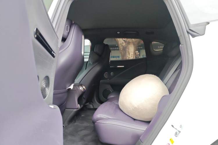 Used Avatr 07 2024 Max Extended-Range Edition Left Rear Seat