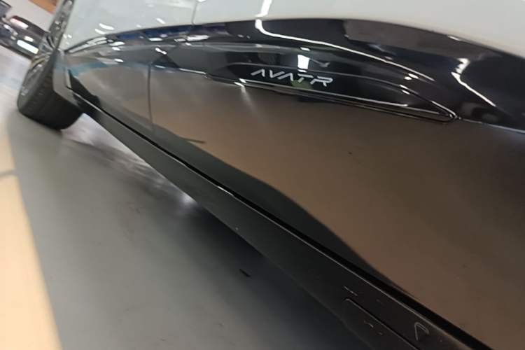 Used Avatr 07 2024 Ultra Range-Extended Four-Wheel Drive Left Side Sill