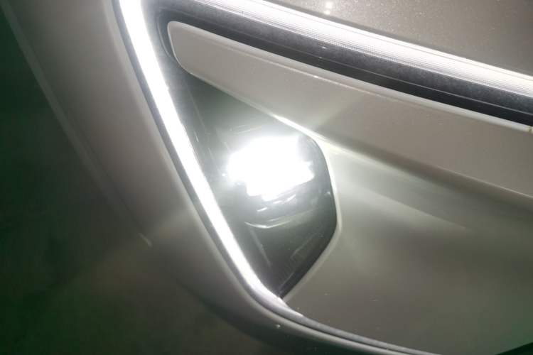 Used Avatr 07 2024 Ultra Range-Extended Four-Wheel Drive Right Front Headlight