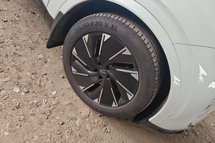 Used Avatr 07 2024 Max Extended-Range Edition Right Front Wheel Hub