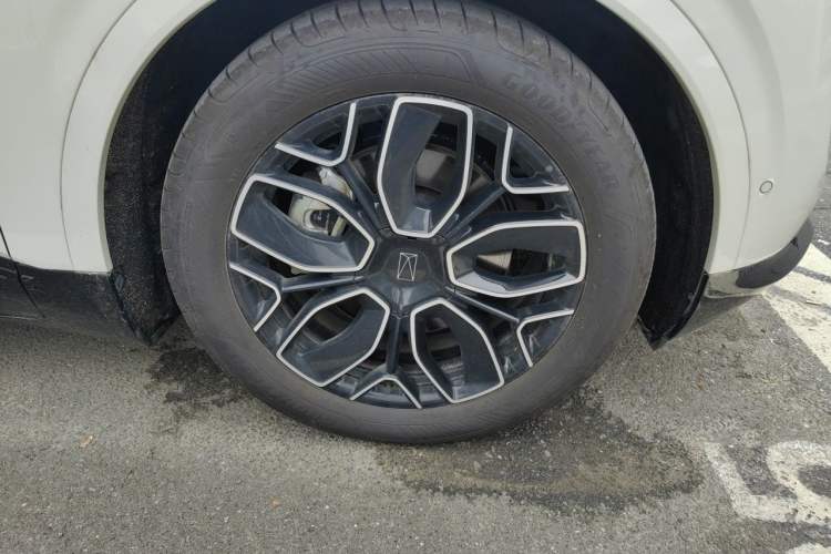 Used Avatr 07 2024 Ultra All-Electric Four-Wheel Drive Right Front Wheel Hub