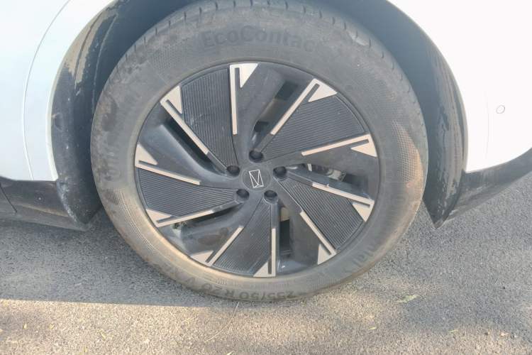 Used Avatr 07 2024 Max Extended-Range Edition Right Front Wheel Hub