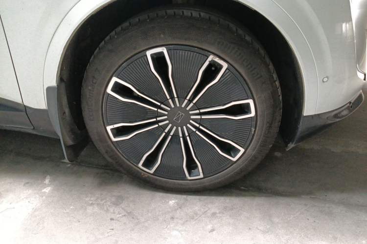 Used Avatr 07 2024 Max Pure Electric Edition Right Front Wheel Hub
