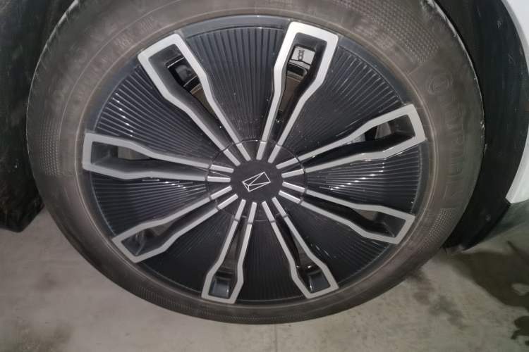 Used Avatr 07 2024 Ultra Range-Extended Four-Wheel Drive Right Front Wheel Hub