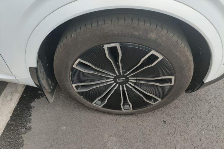 Used Avatr 07 2024 Max Extended-Range Edition Right Front Wheel Hub