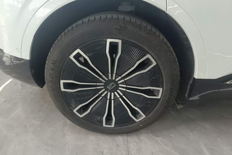 Used Avatr 07 2024 Ultra Range-Extended Four-Wheel Drive Right Rear Wheel Hub