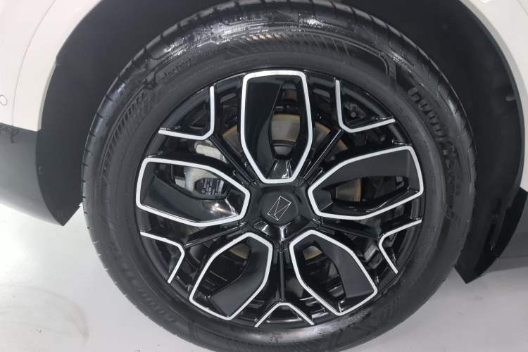 Used Avatr 07 2024 Ultra All-Electric Four-Wheel Drive Right Rear Wheel Hub