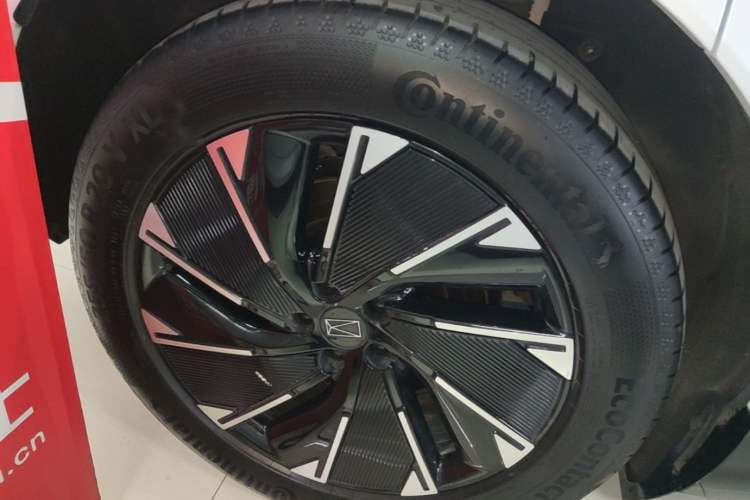 Used Avatr 07 2024 Pro+ All-Electric Version Right Rear Wheel Hub