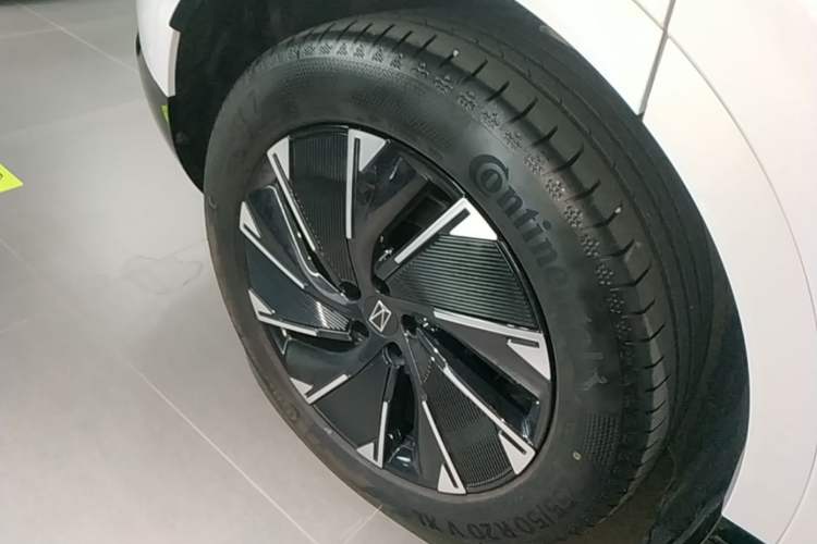 Used Avatr 07 2024 Pro+ All-Electric Version Right Rear Wheel Hub