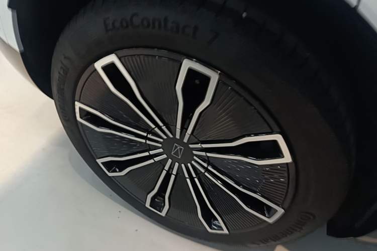 Used Avatr 07 2024 Ultra Range-Extended Four-Wheel Drive Right Rear Wheel Hub