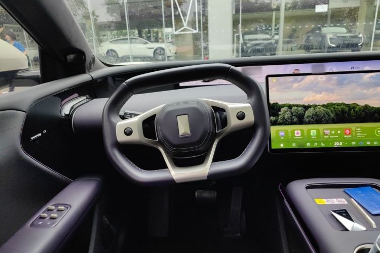 Used Avatr 07 2024 Ultra All-Electric Four-Wheel Drive Steering Wheel