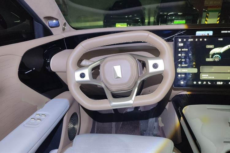 Used Avatr 07 2024 Max Extended-Range Edition Steering Wheel