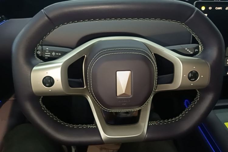 Used Avatr 07 2024 Ultra Range-Extended Four-Wheel Drive Steering Wheel