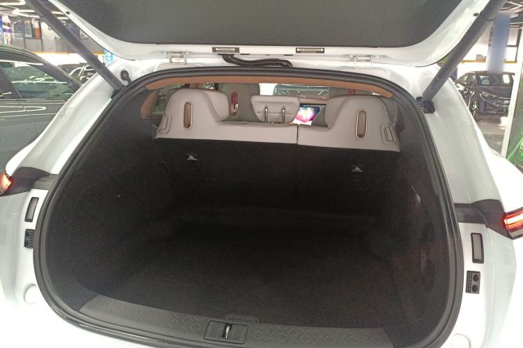 Used Avatr 07 2024 Ultra Range-Extended Four-Wheel Drive Trunk