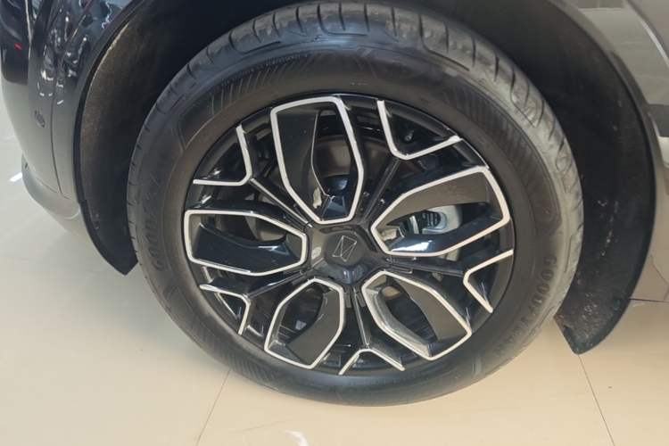 Used Avatr 07 2026 Ultra Pure-Electric All-Wheel-Drive Version Exterior 4