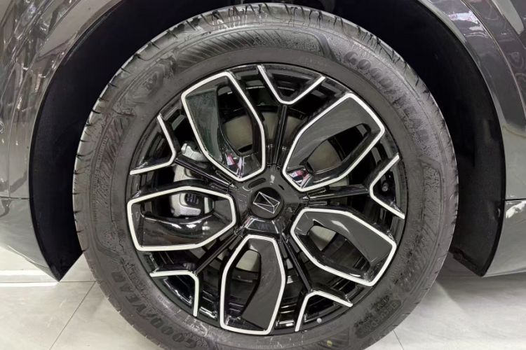 Used Avatr 07 2026 Elite Range-Extended Version 52.01kWh Exterior 4