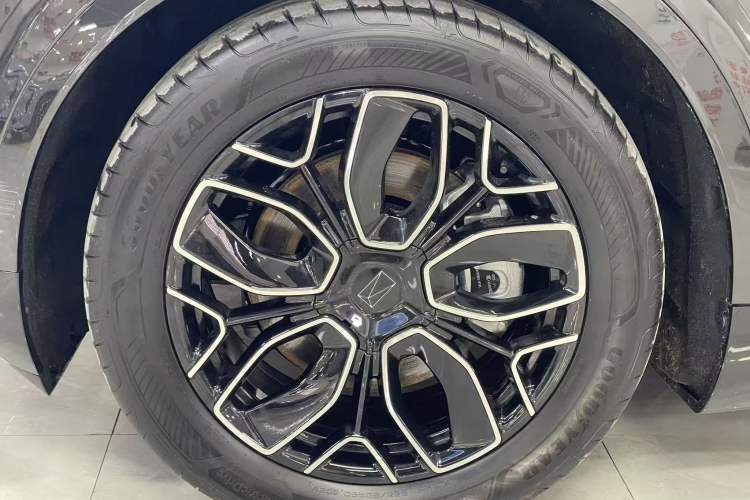 Used Avatr 07 2026 Ultra Pure-Electric All-Wheel-Drive Version Exterior 4
