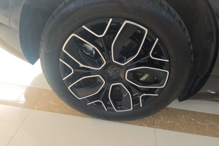 Used Avatr 07 2026 Ultra Pure-Electric All-Wheel-Drive Version Exterior 5