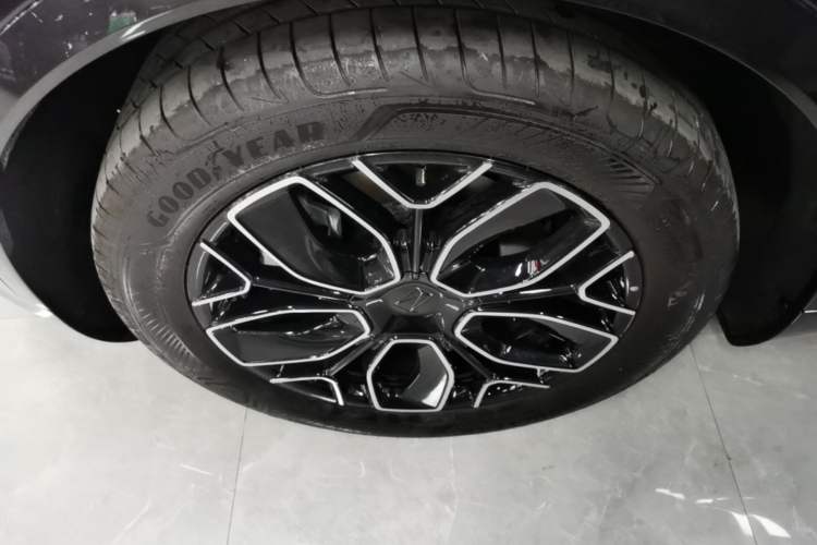 Used Avatr 07 2026 Elite Range-Extended Version 52.01kWh Left Front Wheel Hub