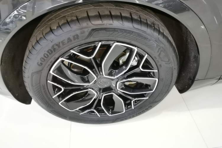 Used Avatr 07 2026 Max+ Pure-Electric Version Left Front Wheel Hub