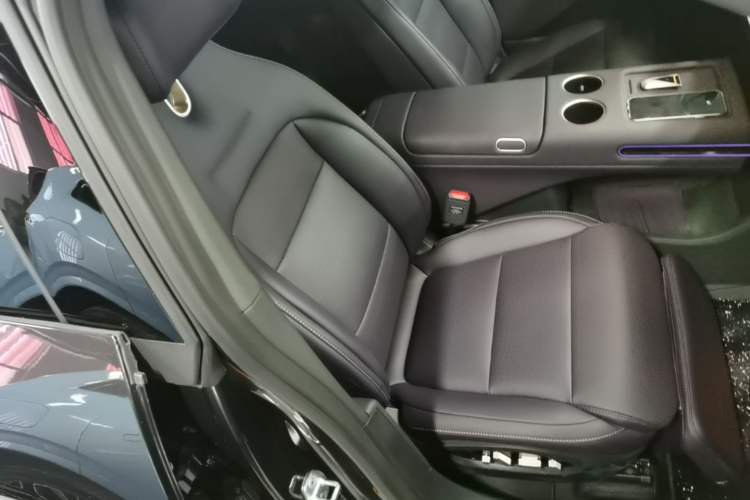 Used Avatr 07 2026 Elite Range-Extended Version 52.01kWh Right Front Seat