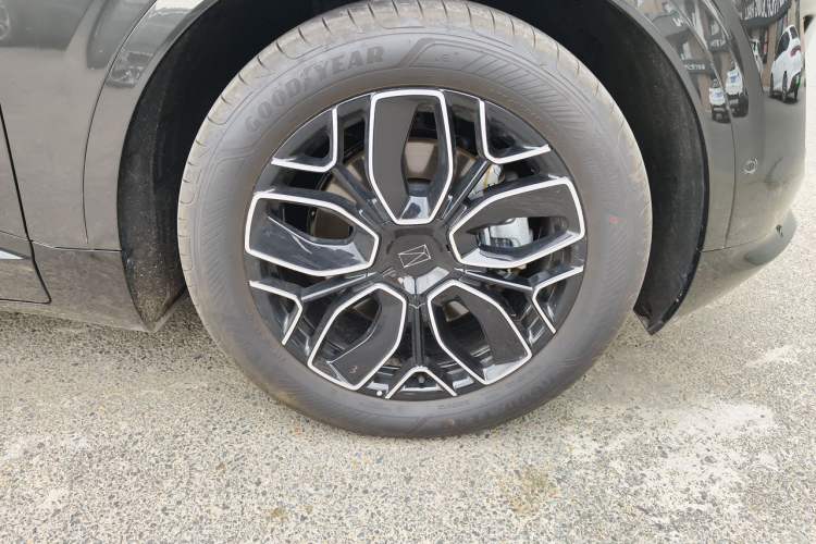Used Avatr 07 2026 Elite Range-Extended Version 52.01kWh Right Front Wheel Hub
