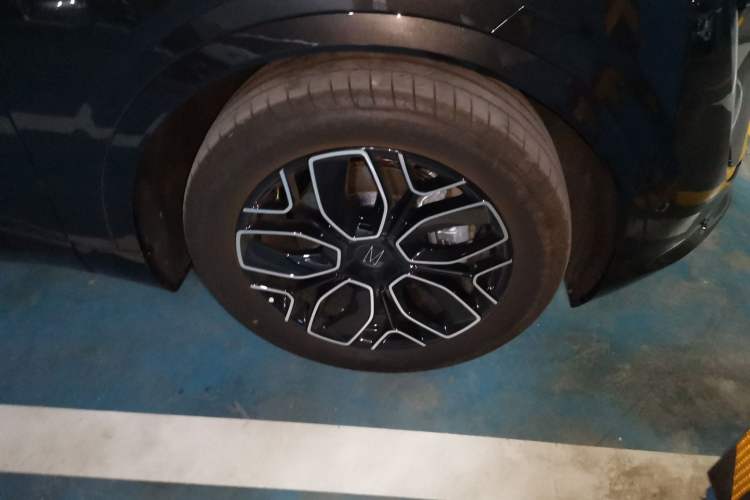 Used Avatr 07 2026 Elite Range-Extended Version 52.01kWh Right Front Wheel Hub