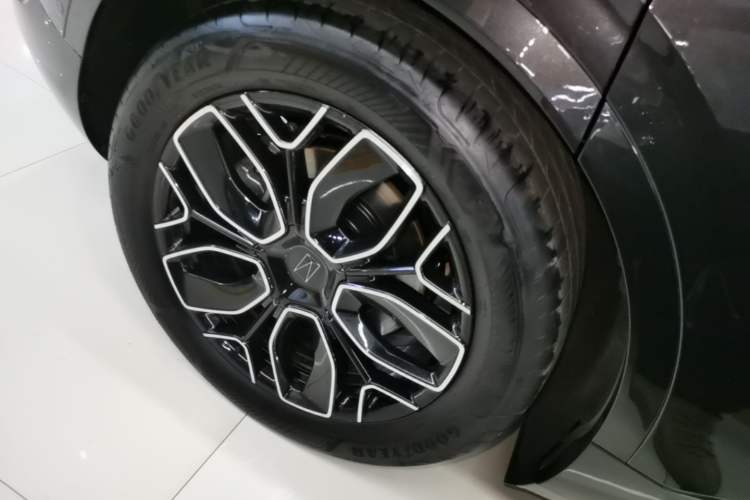 Used Avatr 07 2026 Max+ Pure-Electric Version Right Rear Wheel Hub