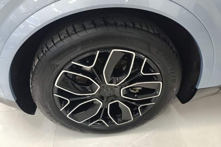Used Avatr 07 2026 Ultra Pure-Electric All-Wheel-Drive Version Exterior 4