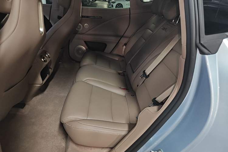 Used Avatr 07 2026 Ultra Pure-Electric All-Wheel-Drive Version Left Rear Seat