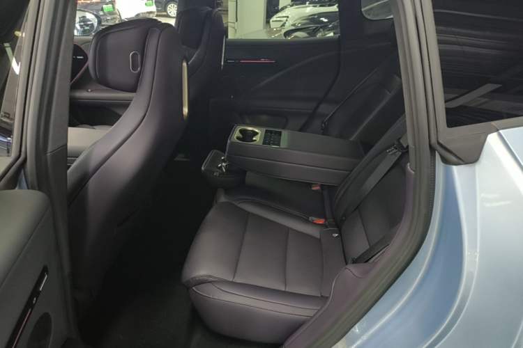 Used Avatr 07 2026 Ultra Pure-Electric All-Wheel-Drive Version Left Rear Seat