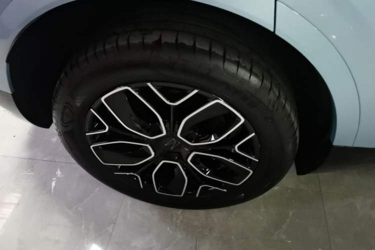 Used Avatr 07 2026 Ultra Pure-Electric All-Wheel-Drive Version Right Rear Wheel Hub