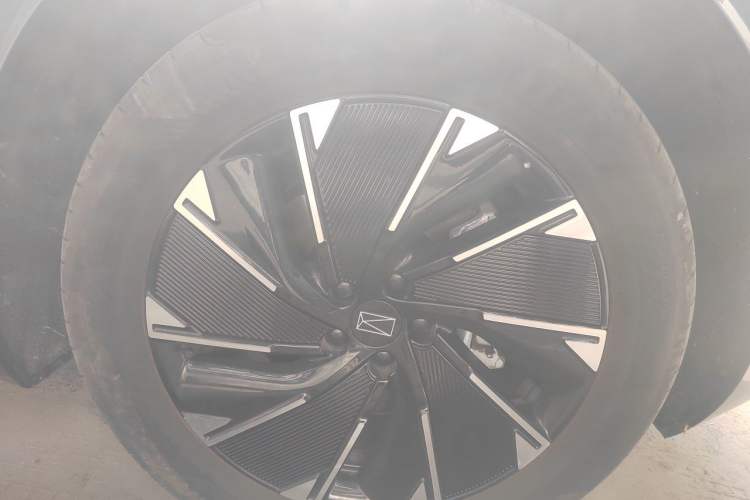 Used Avatr 07 2026 Max+ Range-Extended Version 52.01kWh Right Front Wheel Hub