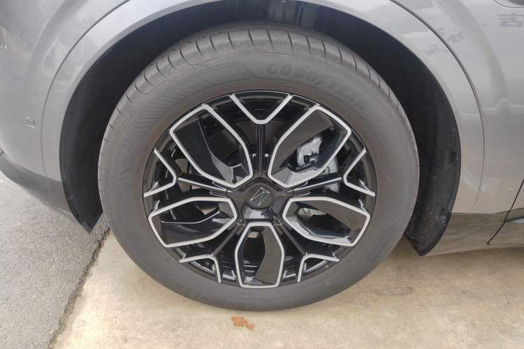 Used Avatr 07 2026 Ultra Pure-Electric All-Wheel-Drive Version Exterior 2
