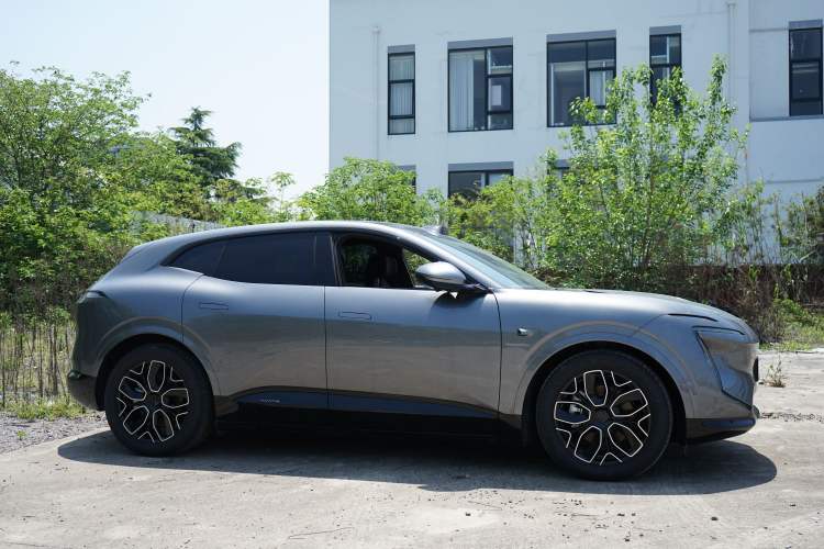 Used Avatr 07 2026 Ultra Pure-Electric All-Wheel-Drive Version Exterior 5
