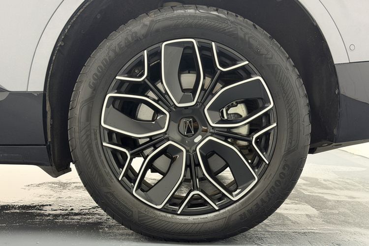 Used Avatr 07 2026 Ultra Pure-Electric All-Wheel-Drive Version Exterior 8
