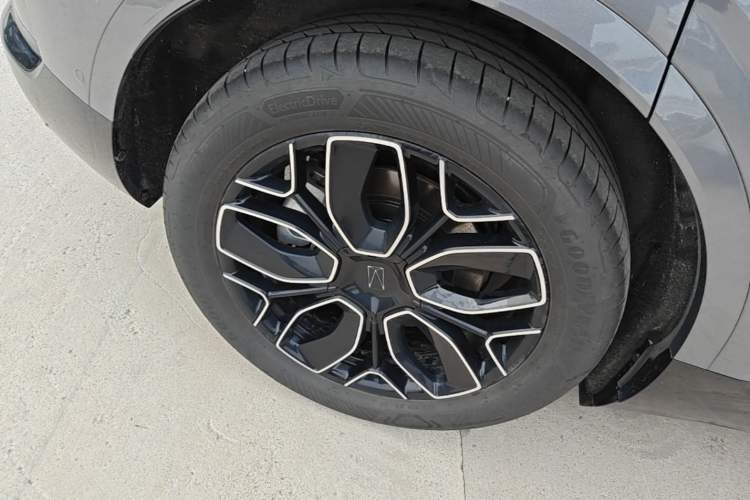Used Avatr 07 2026 Ultra Pure-Electric All-Wheel-Drive Version Right Rear Wheel Hub