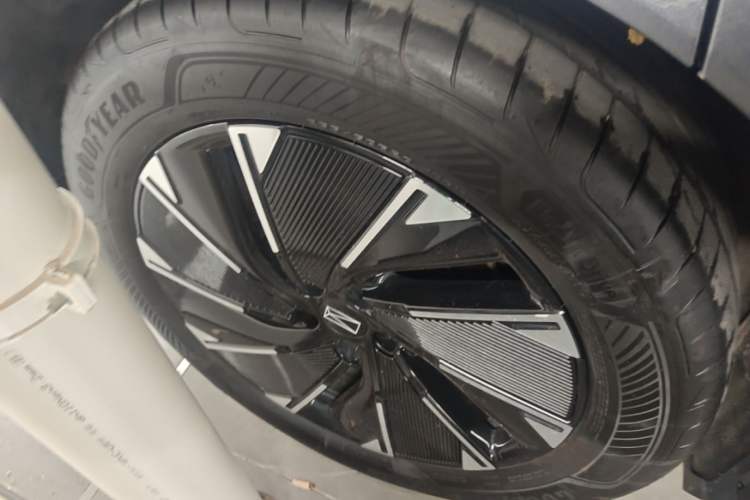 Used Avatr 07 2026 Max+ Range-Extended Version 52.01kWh Right Rear Wheel Hub