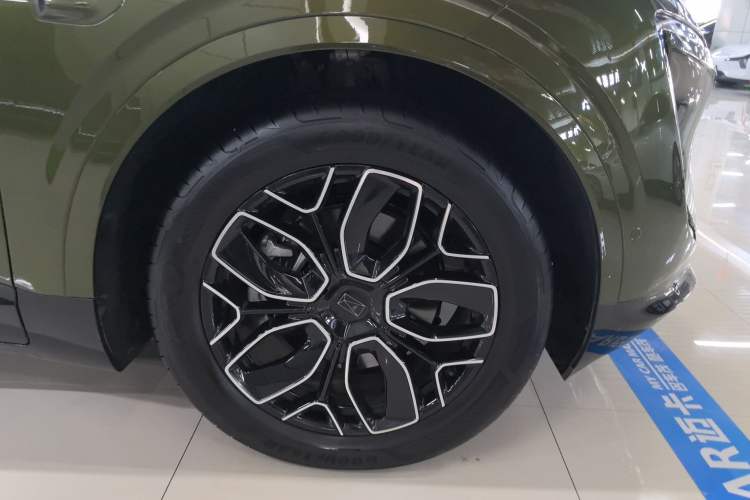 Used Avatr 07 2026 Ultra Pure-Electric All-Wheel-Drive Version Exterior 4