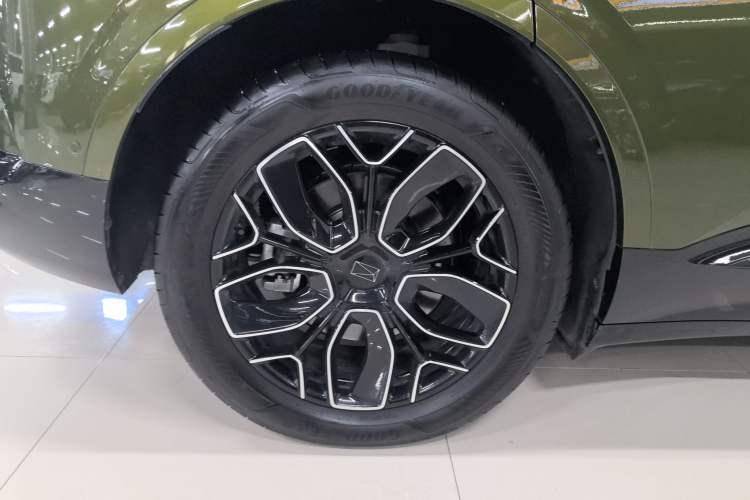 Used Avatr 07 2026 Ultra Pure-Electric All-Wheel-Drive Version Exterior 5