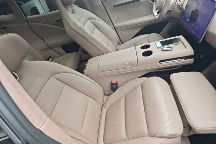 Used Avatr 07  Right Front Seat