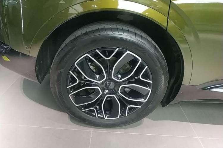 Used Avatr 07 2026 Ultra Pure-Electric All-Wheel-Drive Version Right Rear Wheel Hub