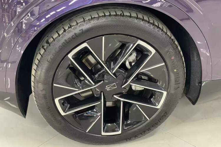 Used Avatr 07 2026 Ultra Pure-Electric All-Wheel-Drive Version Exterior 4