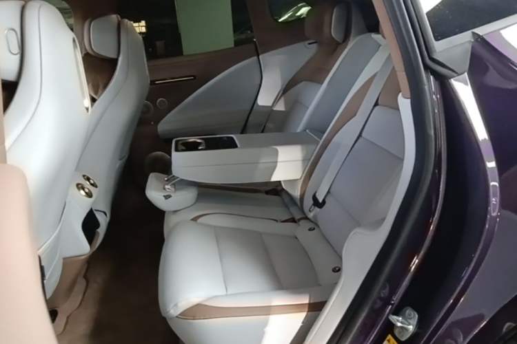 Used Avatr 07 2026 Ultra Pure-Electric All-Wheel-Drive Version Left Rear Seat